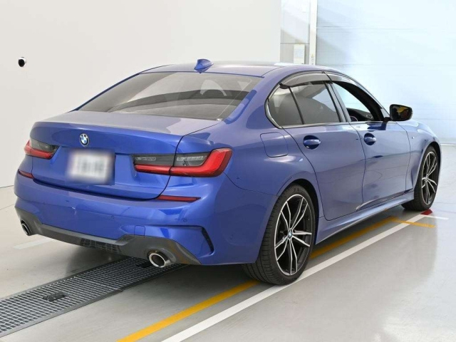 BMW 3 Series 320i M Sport Blue – 2020 image 3