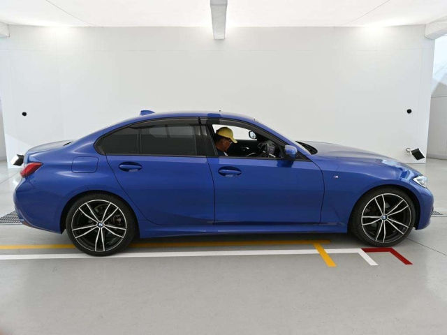BMW 3 Series 320i M Sport Blue – 2020 image 6
