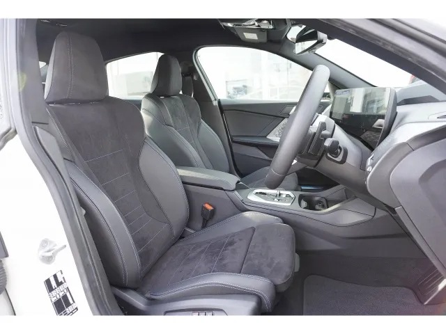 BMW 2 Series 220 M Sport – 2025 image 11