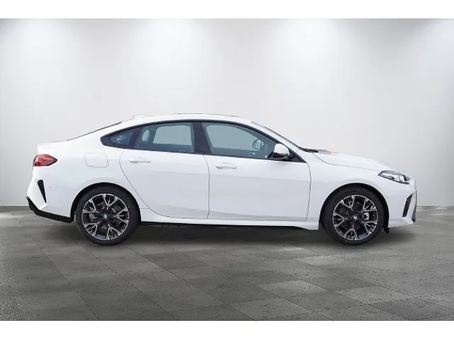 BMW 2 Series 220 M Sport – 2025 image 5