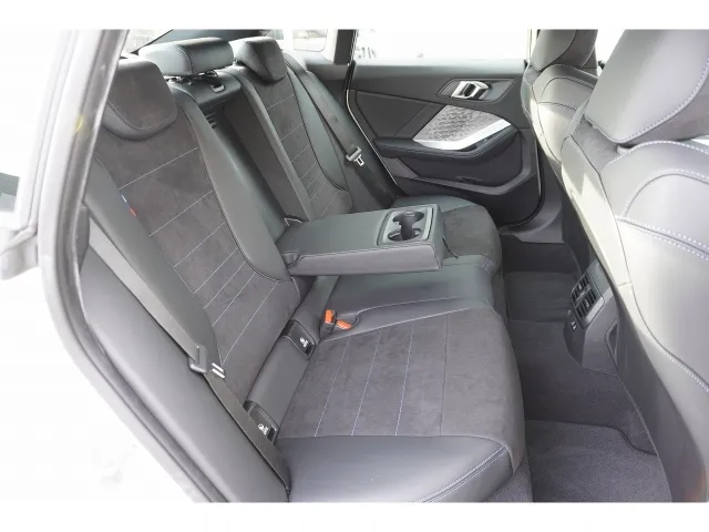 BMW 2 Series 220 M Sport – 2025 image 9