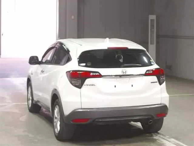 Honda Vezel Hybrid X Pearl – 2020 image 2