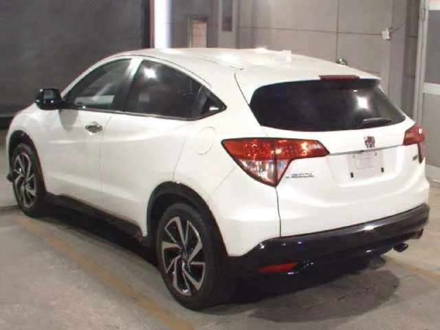 Honda Vezel RS Pearl White – 2017 image 2