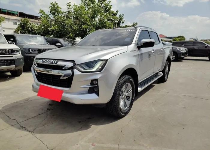 Isuzu D-MAX Z Double Cab 3.0 4WD MT Silver 2020 image 2
