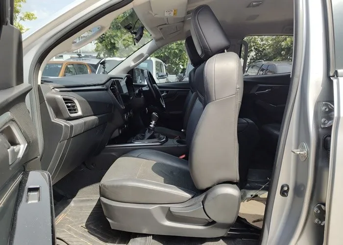 Isuzu D-MAX Z Double Cab 3.0 4WD MT Silver 2020 image 5