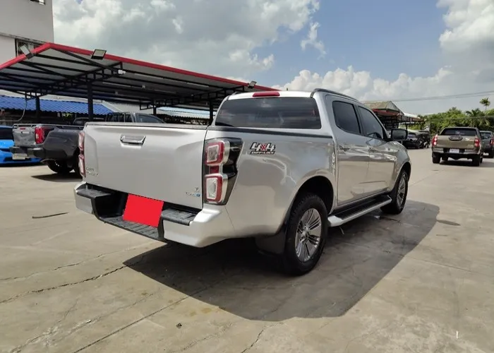 Isuzu D-MAX Z Double Cab 3.0 4WD MT Silver 2020 image 6