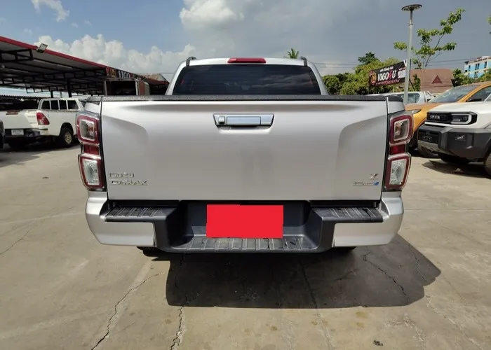 Isuzu D-MAX Z Double Cab 3.0 4WD MT Silver 2020 image 7