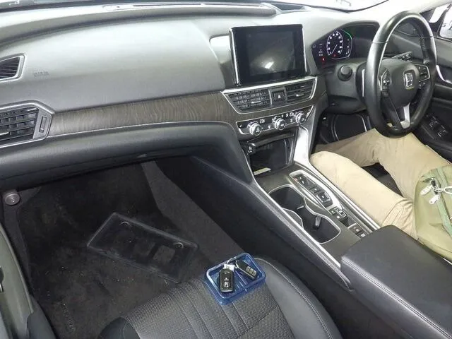 Honda Accord EX Pearl White – 2020 image 2