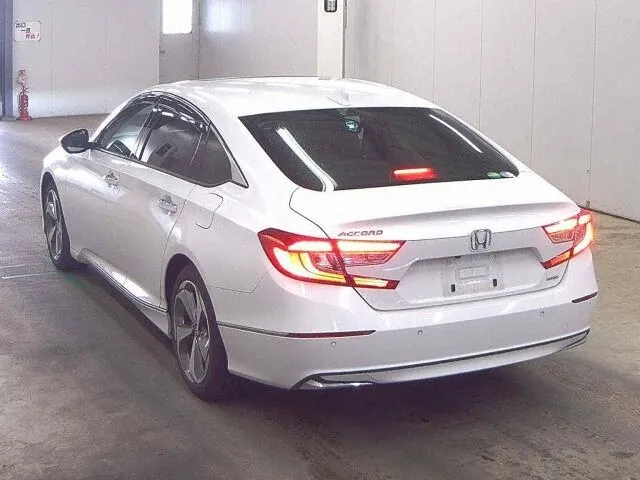 Honda Accord EX Pearl White – 2020 image 3