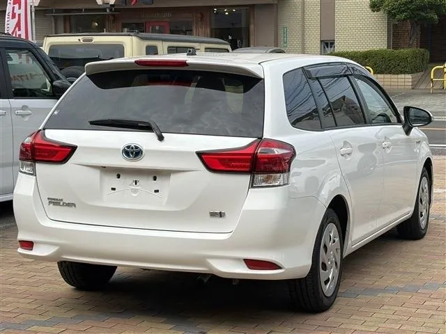 Toyota Corolla Fielder White – 2019 image 3