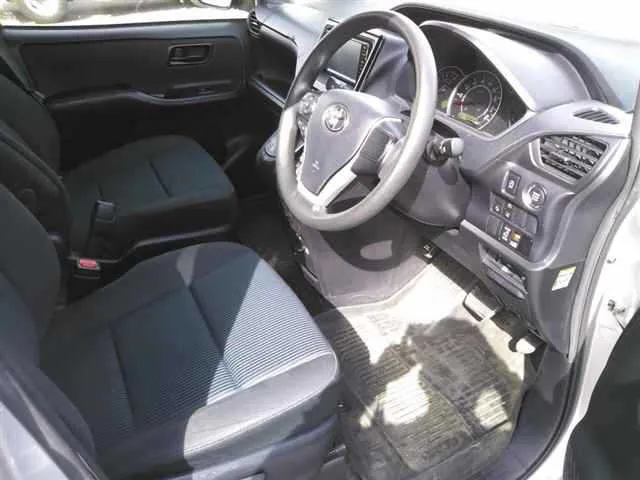 Toyota Voxy X Multi Utility – 2020 image 2