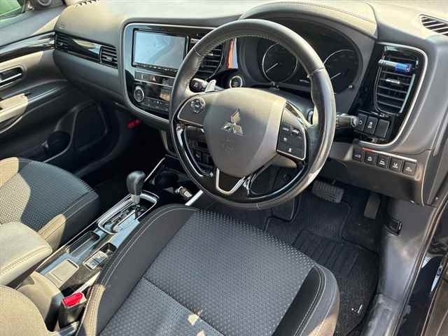 Mitsubishi Outlander Black – 2019 image 8