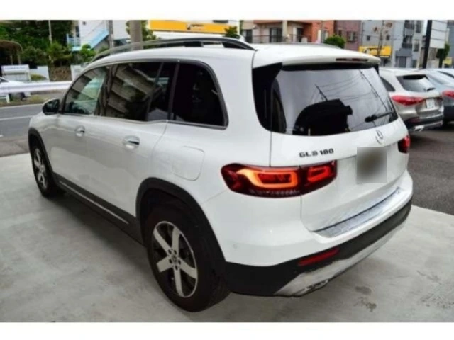 Mercedes-Benz GLB-180 White 2021 image 2