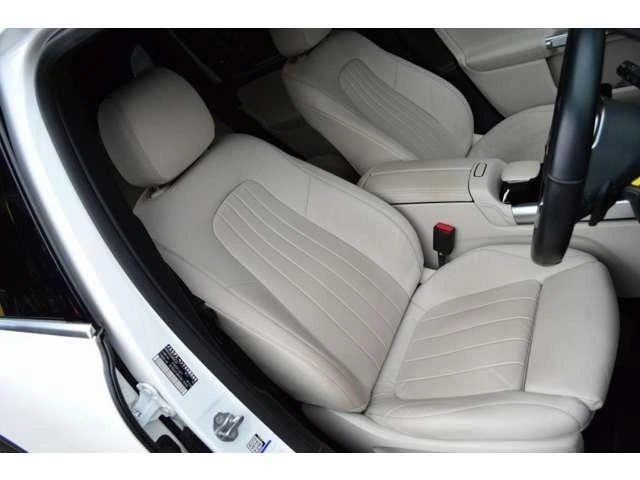 Mercedes-Benz GLB-180 White 2021 image 3