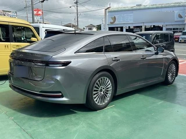 Toyota Crown 2.5 Z Silver image 3