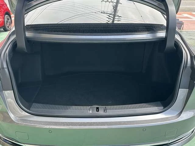 Toyota Crown 2.5 Z Silver image 4