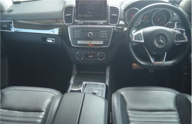 MERCEDES BENZ GLS Black image 3