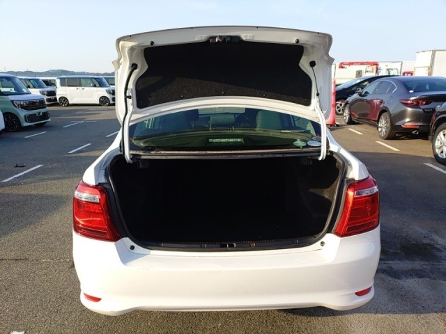 Toyota Corolla Axio White – 2019 image 7